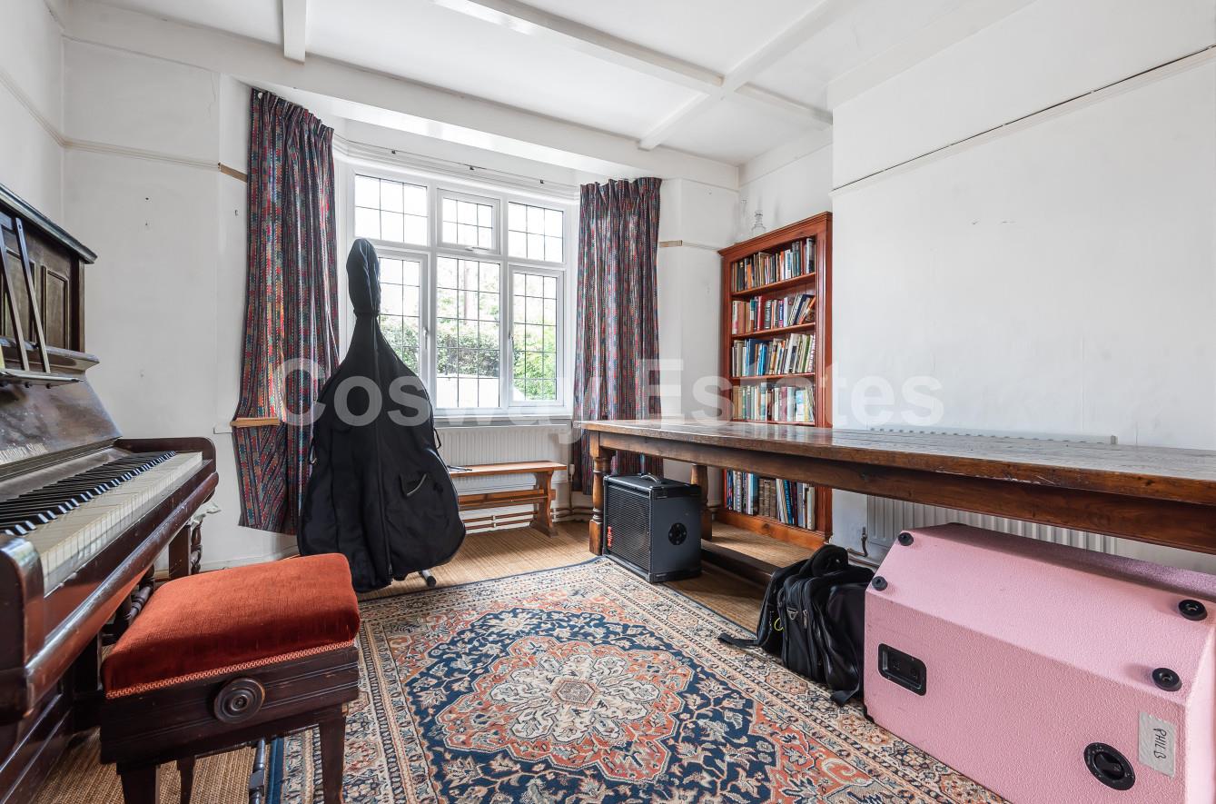 Highwood Hill, Mill Hill